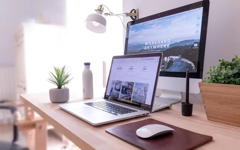 Workstation where recurring downtime interrupts the workday